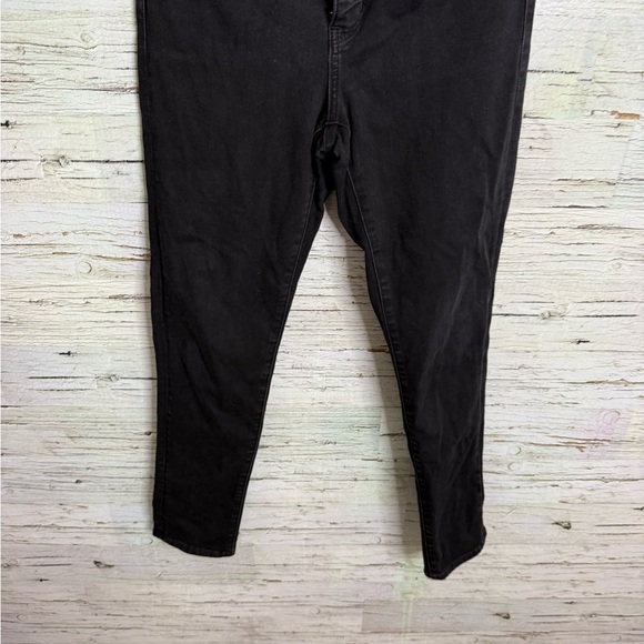 LEVI'S 311 SHAPING SKINNY black jeans size 28 - Picture 2 of 7